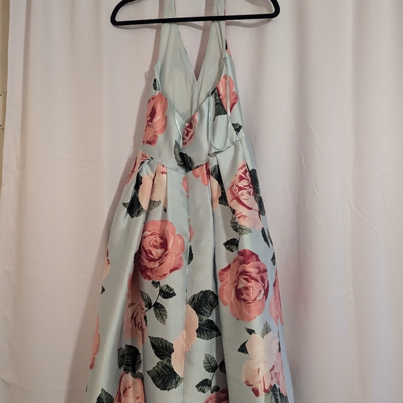 Halter top dress - Picture 2 of 3